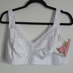 Exquisite White Lace Trim Bra- NWOT